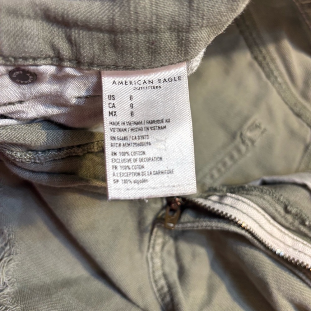 American Eagle Shorts Sz 0 Army Green Denim Distressed Highest Rise Mom Shorts - Picture 10 of 13